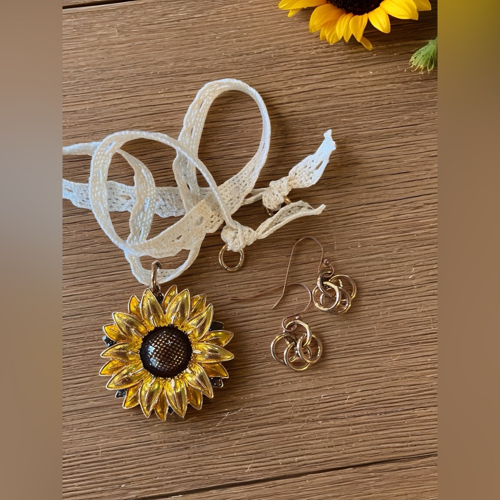 Sunflower Pendant Knit Ribbon Necklace and Earrings Set - Picture 14 of 17